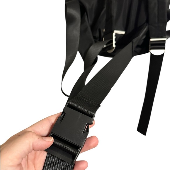 Steve Madden Black and White Backpack Asymmetrical Zip Pocket Medium Size - Picture 4 of 8